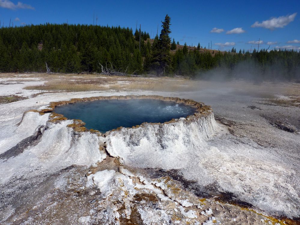 Yellowstone Old faithfull Punch Bowl spring (1).JPG